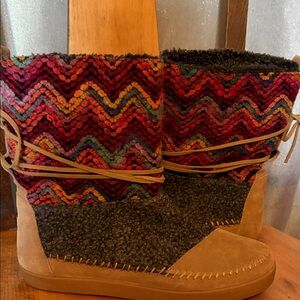 TOMS Nepal woven & suede slip on boots LIKE NEW